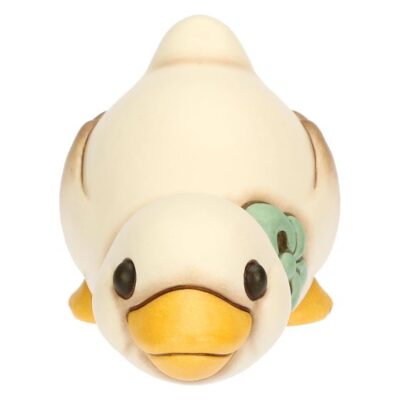 Oca Julie in ceramica con fiocco azzurro sdraiata